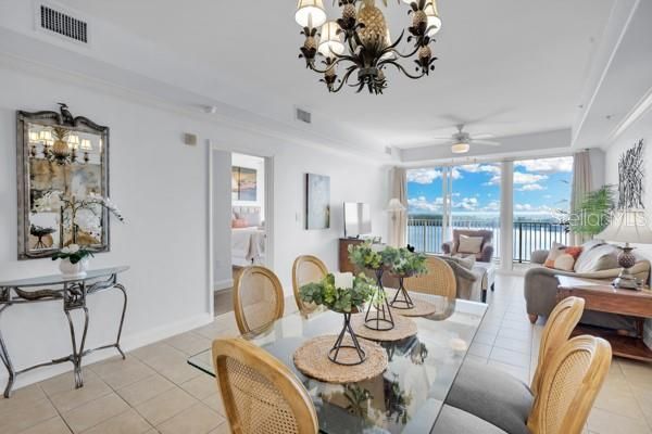 Activo con contrato: $295,900 (2 camas, 2 baños, 1165 Pies cuadrados)