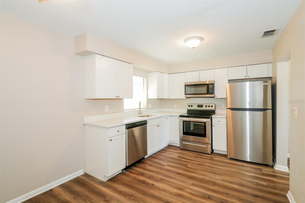 Active With Contract: $249,999 (3 beds, 2 baths, 1086 Square Feet)