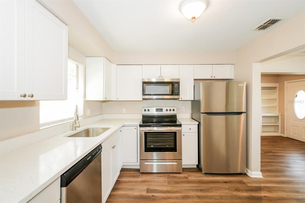 Active With Contract: $249,999 (3 beds, 2 baths, 1086 Square Feet)