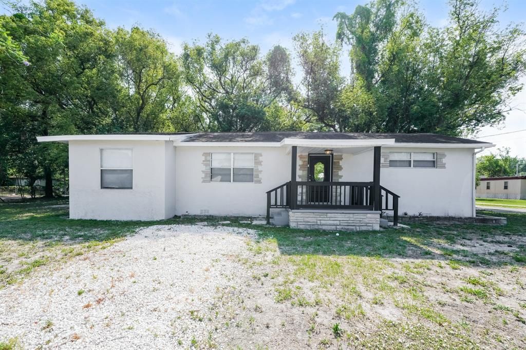 Active With Contract: $249,999 (3 beds, 2 baths, 1086 Square Feet)