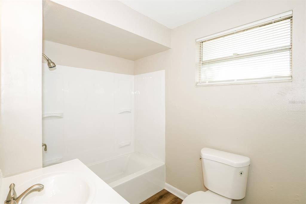 Active With Contract: $249,999 (3 beds, 2 baths, 1086 Square Feet)