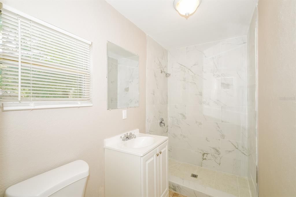 Active With Contract: $249,999 (3 beds, 2 baths, 1086 Square Feet)