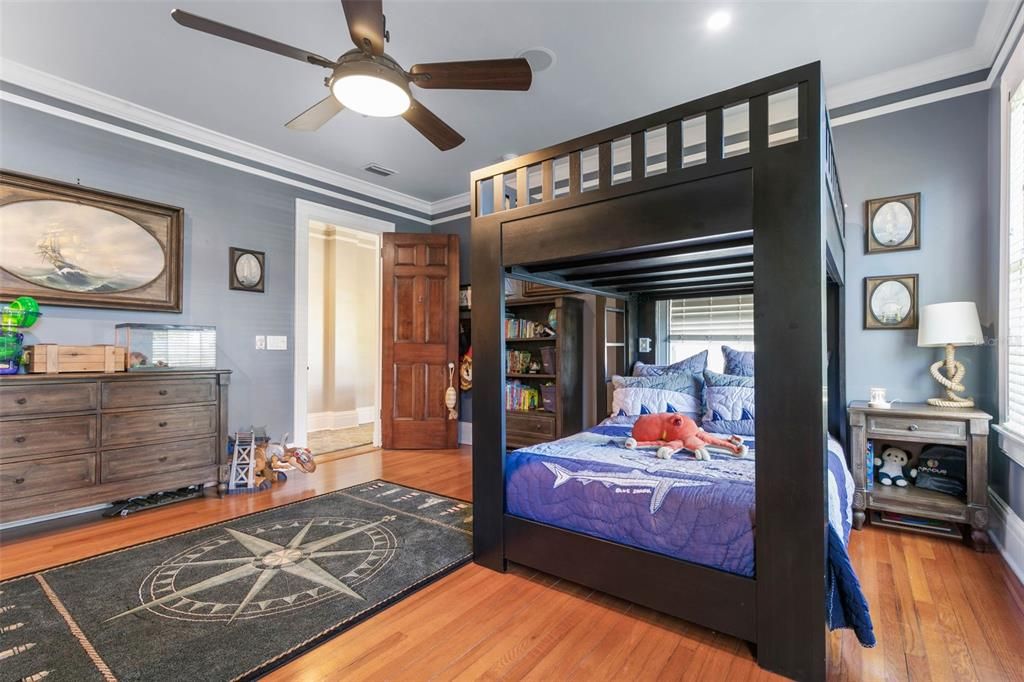 待售: $2,999,999 (6 贝兹, 6 浴室, 9436 平方英尺)