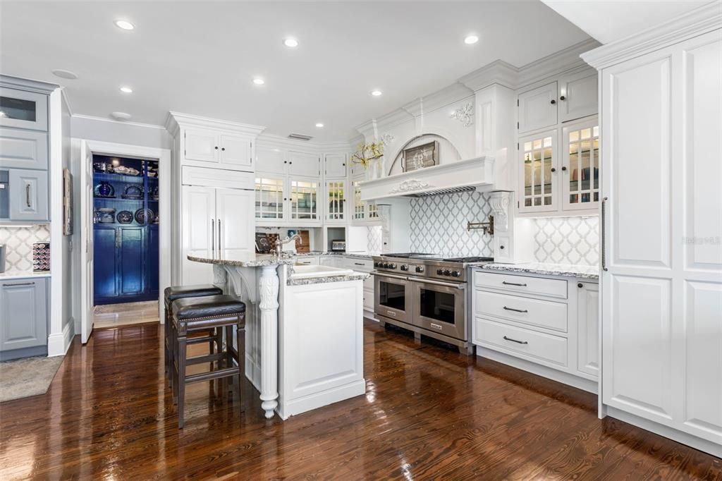 待售: $2,999,999 (6 贝兹, 6 浴室, 9436 平方英尺)