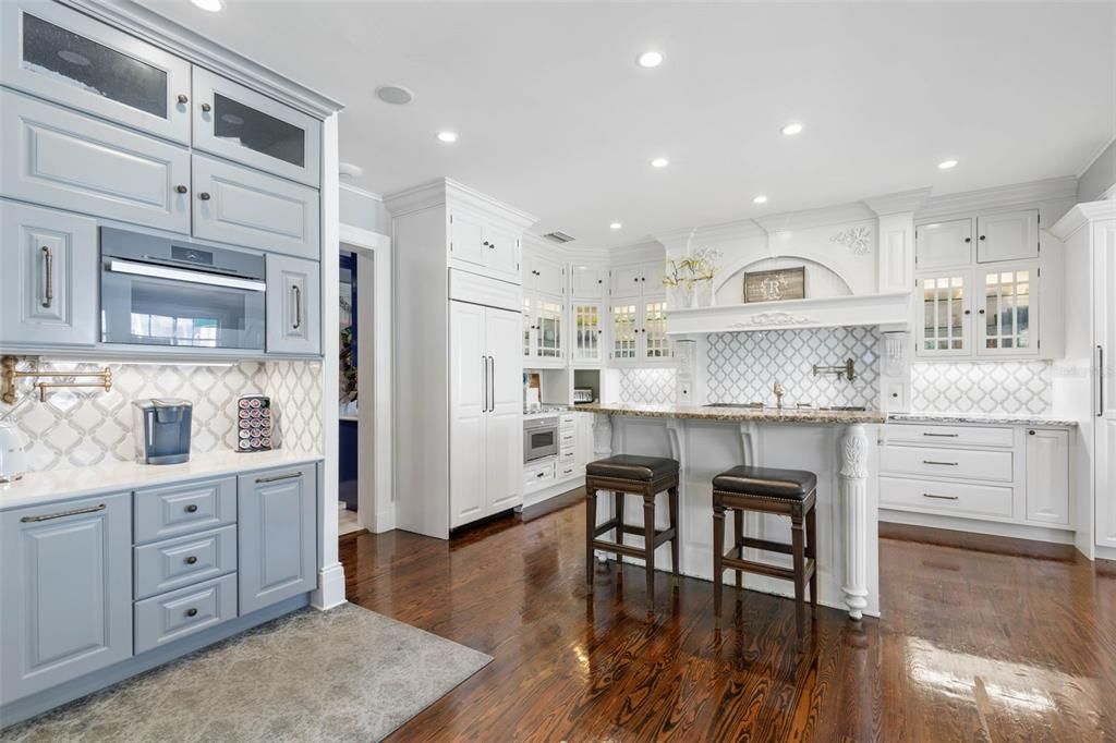 待售: $2,999,999 (6 贝兹, 6 浴室, 9436 平方英尺)