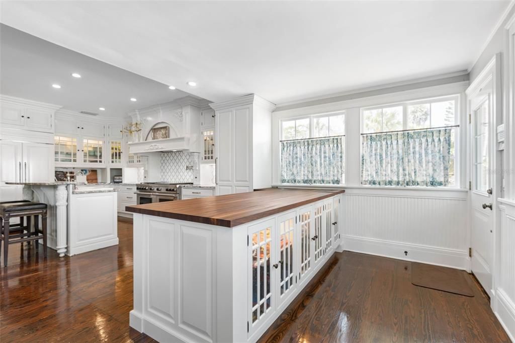 待售: $2,999,999 (6 贝兹, 6 浴室, 9436 平方英尺)