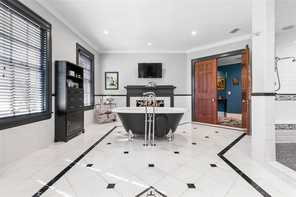 待售: $2,999,999 (6 贝兹, 6 浴室, 9436 平方英尺)