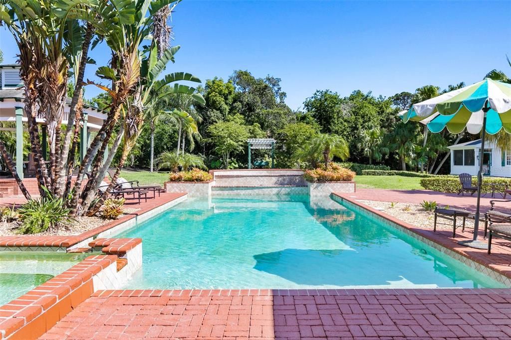 待售: $2,999,999 (6 贝兹, 6 浴室, 9436 平方英尺)