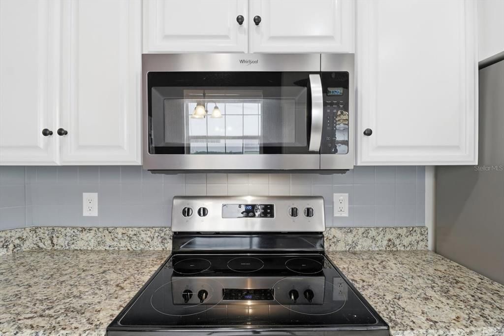 For Sale: $299,900 (2 beds, 2 baths, 1621 Square Feet)