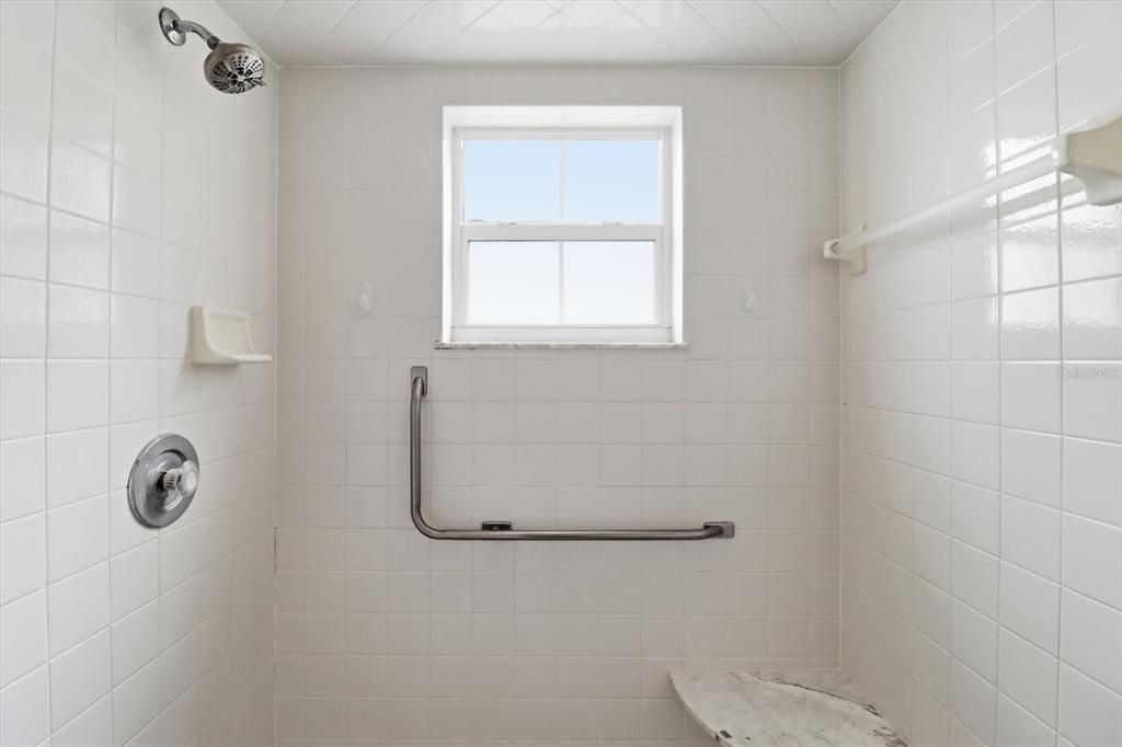 For Sale: $299,900 (2 beds, 2 baths, 1621 Square Feet)