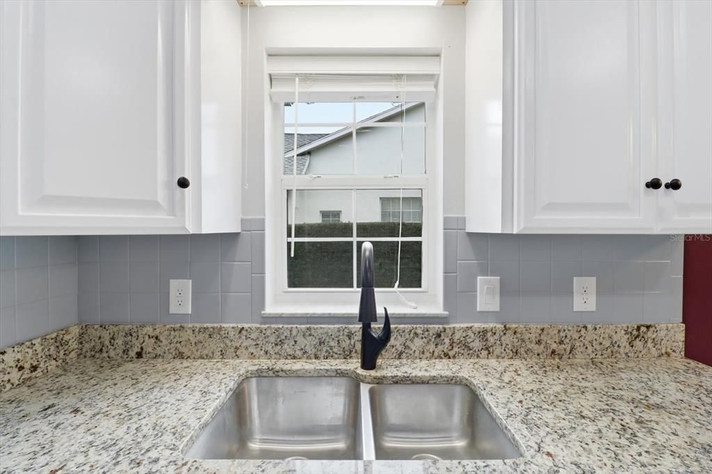 For Sale: $299,900 (2 beds, 2 baths, 1621 Square Feet)