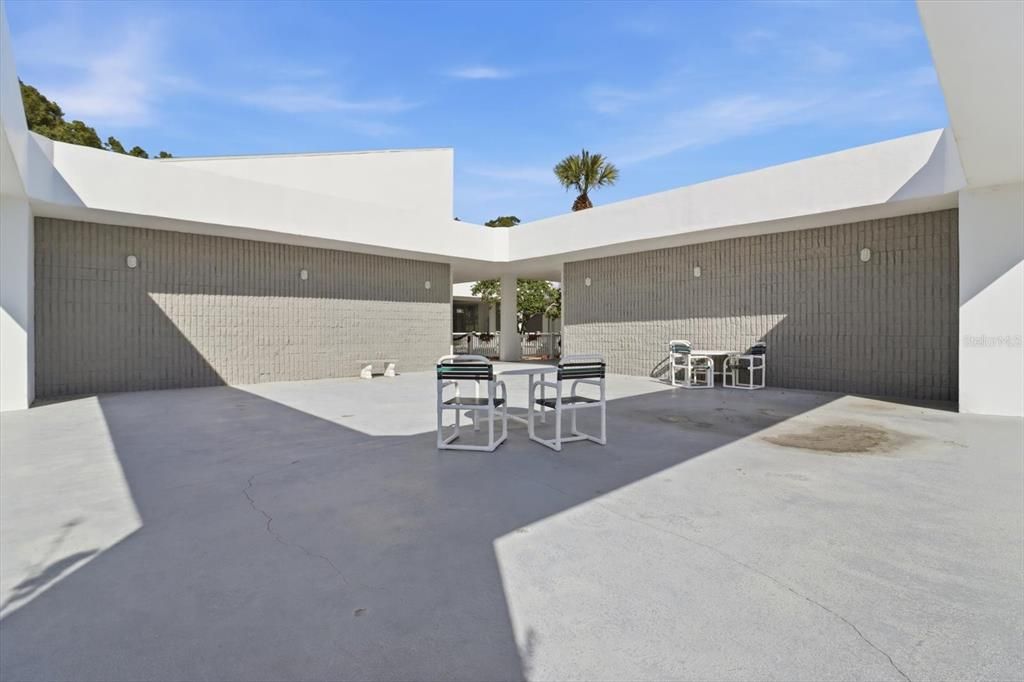 For Sale: $299,900 (2 beds, 2 baths, 1621 Square Feet)