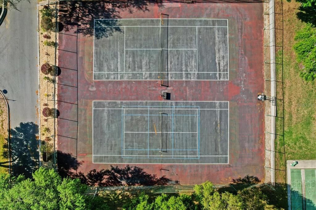 For Sale: $299,900 (2 beds, 2 baths, 1621 Square Feet)