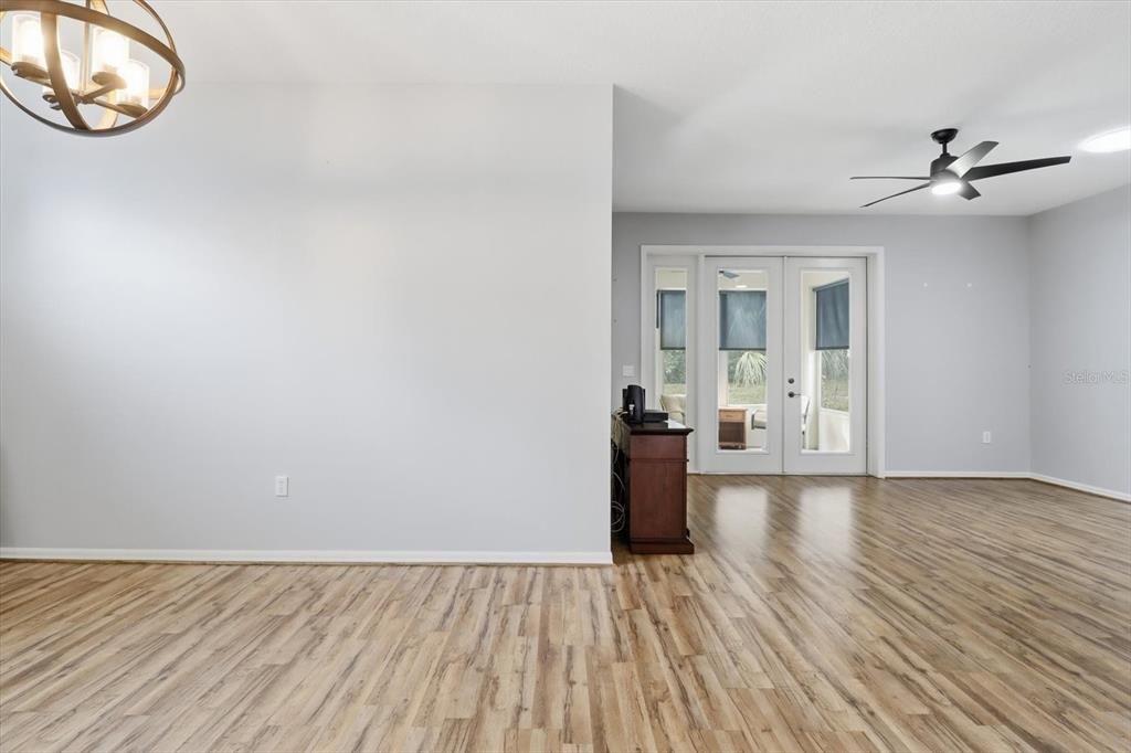 For Sale: $299,900 (2 beds, 2 baths, 1621 Square Feet)