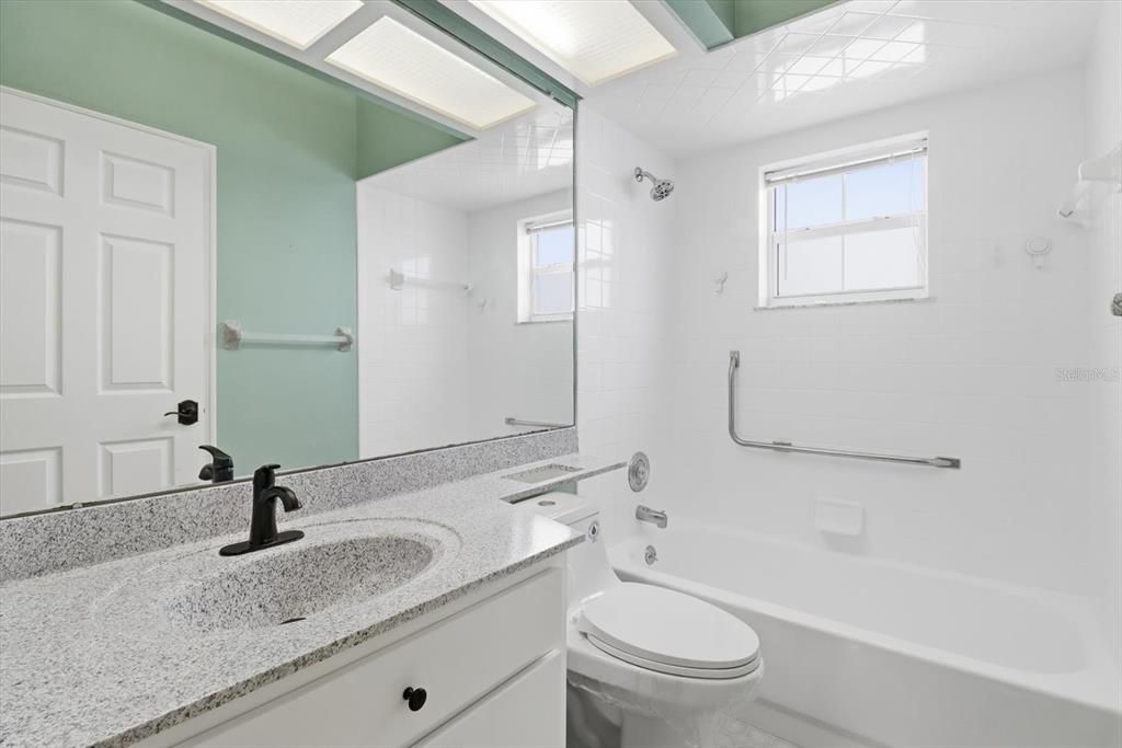 For Sale: $299,900 (2 beds, 2 baths, 1621 Square Feet)