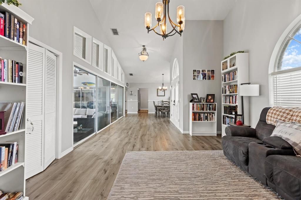 Под контрактом: $422,500 (3 спален, 3 ванн, 2672 Квадратных фут)