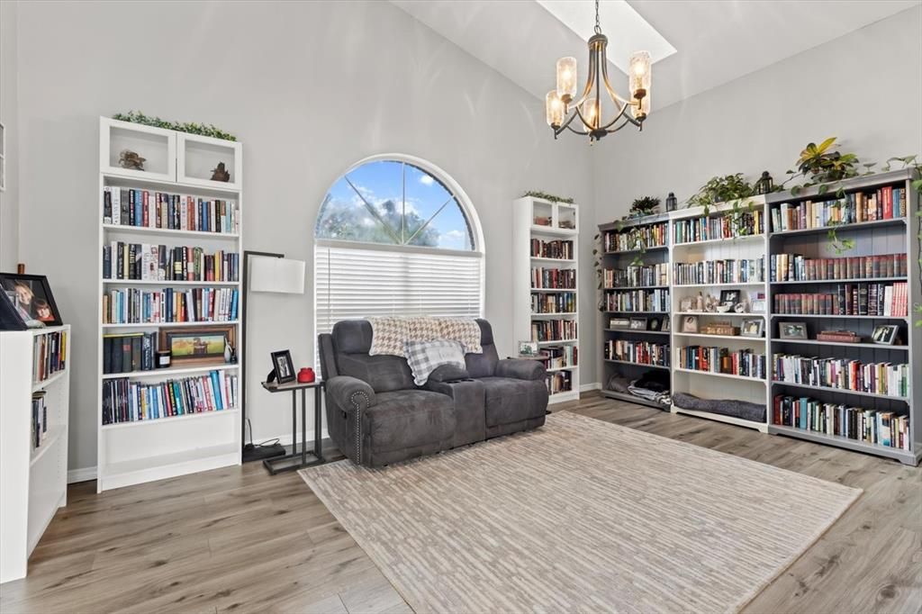 Под контрактом: $422,500 (3 спален, 3 ванн, 2672 Квадратных фут)