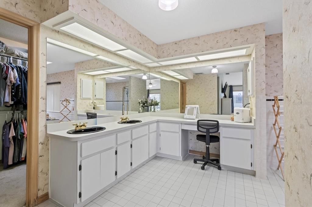 Под контрактом: $422,500 (3 спален, 3 ванн, 2672 Квадратных фут)