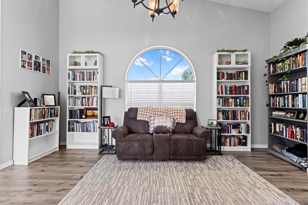 Под контрактом: $422,500 (3 спален, 3 ванн, 2672 Квадратных фут)