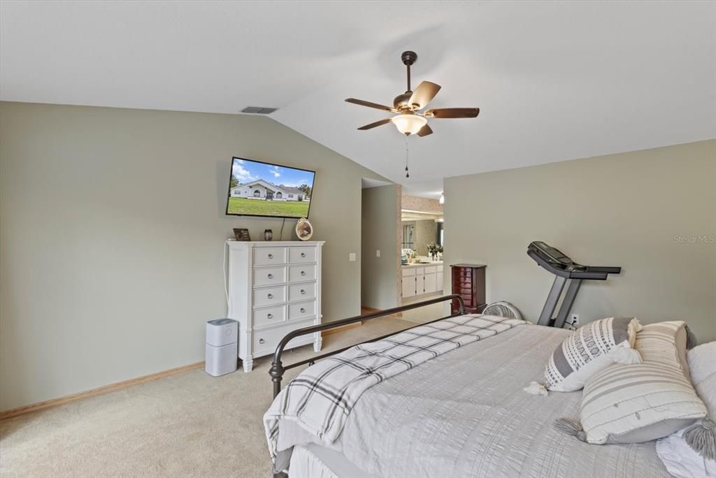 Под контрактом: $422,500 (3 спален, 3 ванн, 2672 Квадратных фут)