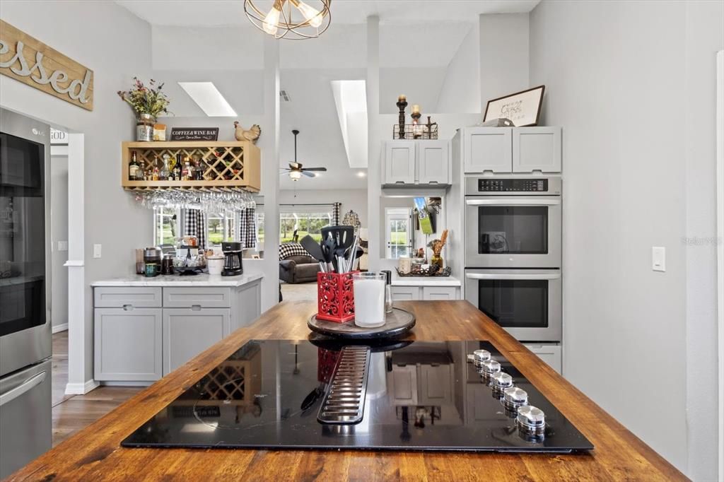 Под контрактом: $422,500 (3 спален, 3 ванн, 2672 Квадратных фут)