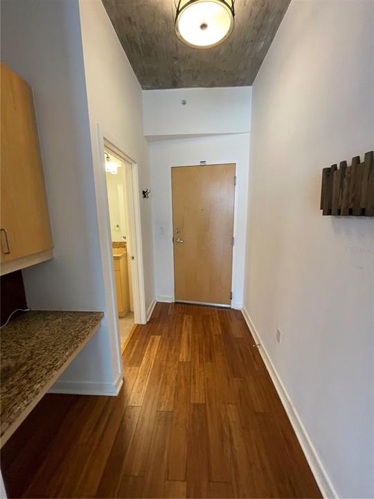 待售: $175,000 (1 贝兹, 1 浴室, 837 平方英尺)