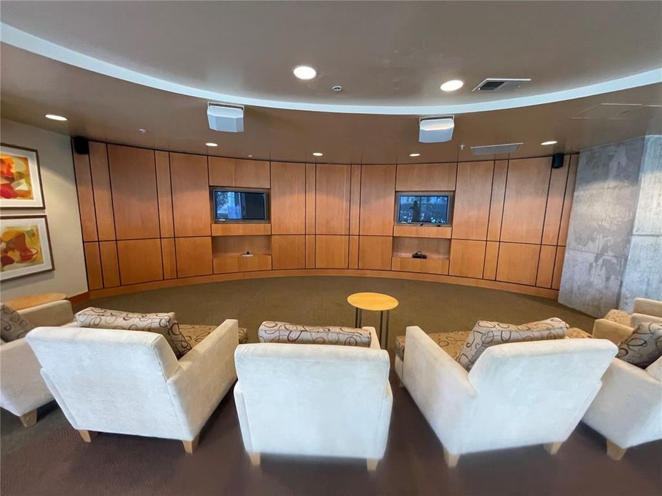 待售: $175,000 (1 贝兹, 1 浴室, 837 平方英尺)