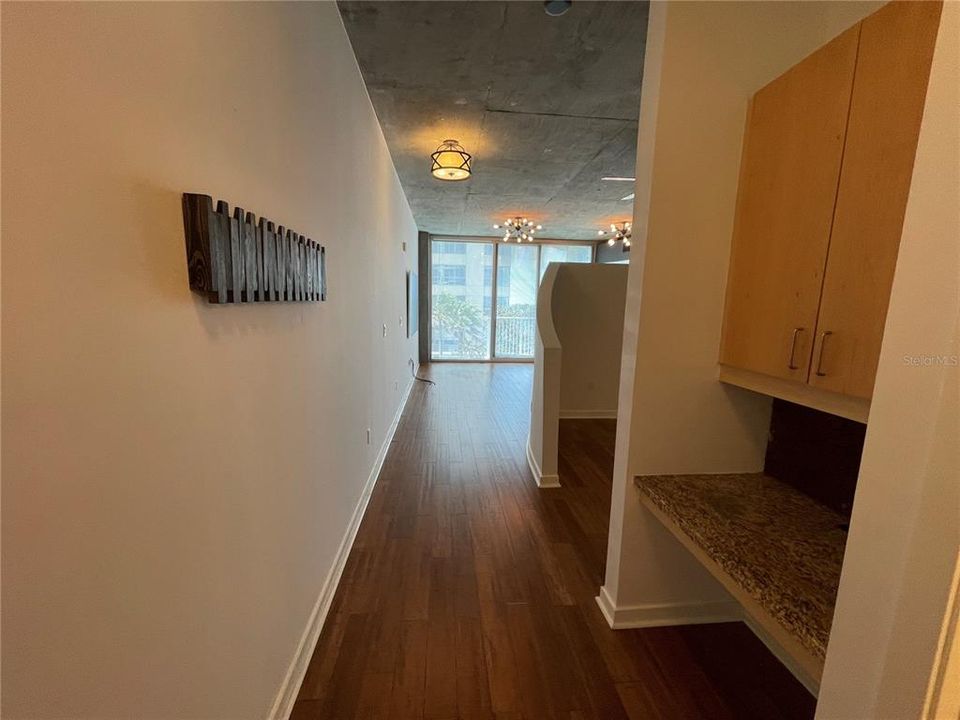 待售: $175,000 (1 贝兹, 1 浴室, 837 平方英尺)