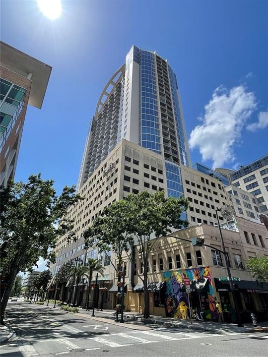 待售: $175,000 (1 贝兹, 1 浴室, 837 平方英尺)