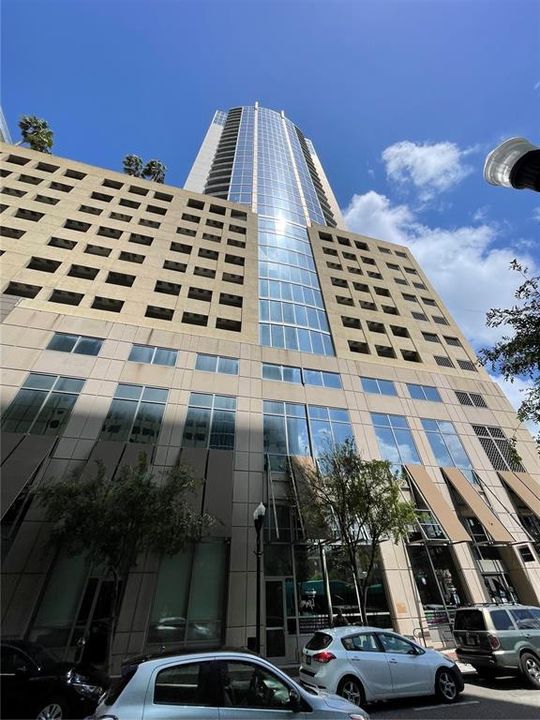 待售: $175,000 (1 贝兹, 1 浴室, 837 平方英尺)