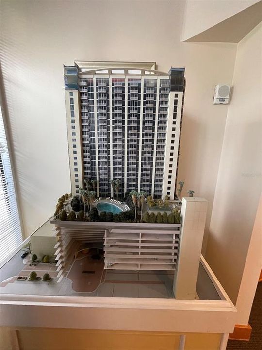 待售: $175,000 (1 贝兹, 1 浴室, 837 平方英尺)