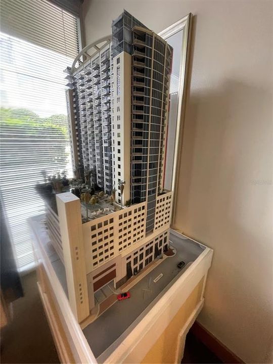 待售: $175,000 (1 贝兹, 1 浴室, 837 平方英尺)