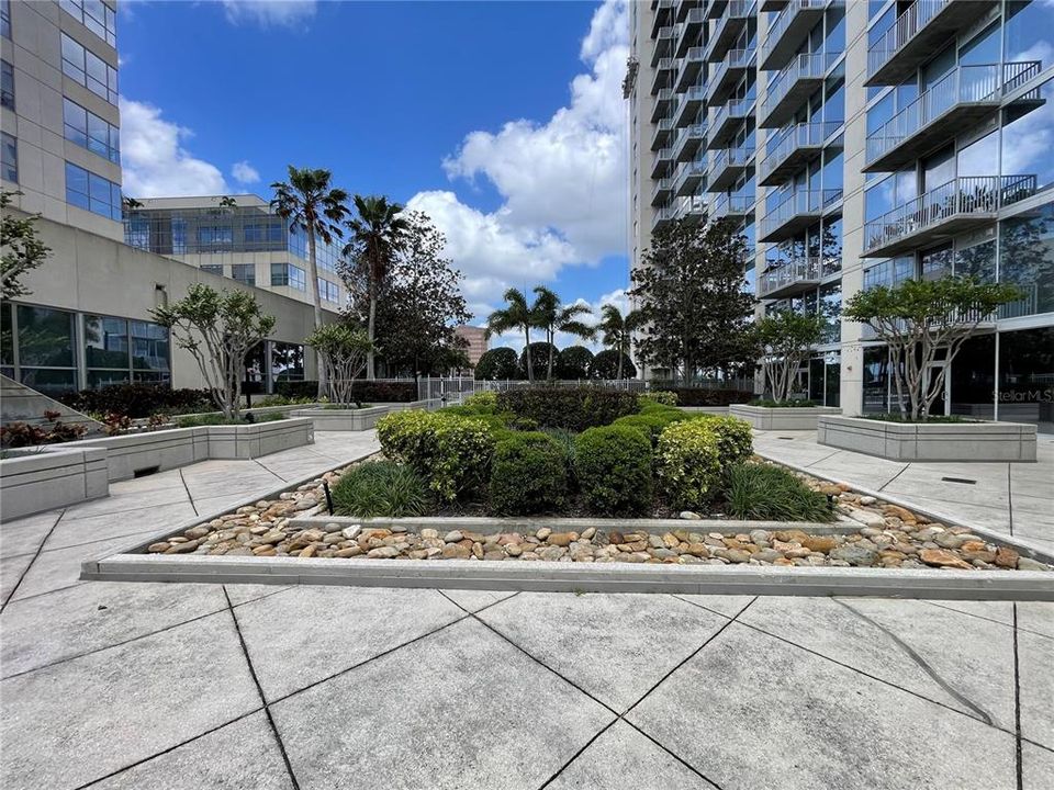 待售: $175,000 (1 贝兹, 1 浴室, 837 平方英尺)