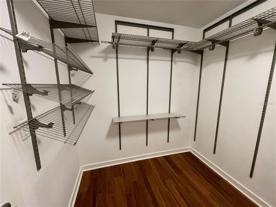 待售: $175,000 (1 贝兹, 1 浴室, 837 平方英尺)