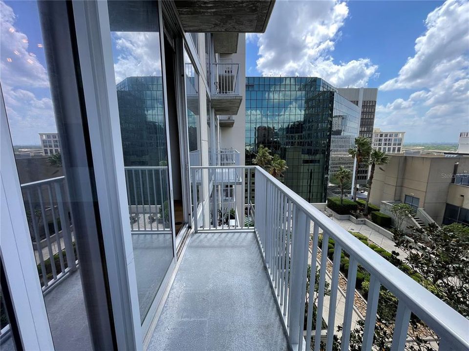 待售: $175,000 (1 贝兹, 1 浴室, 837 平方英尺)