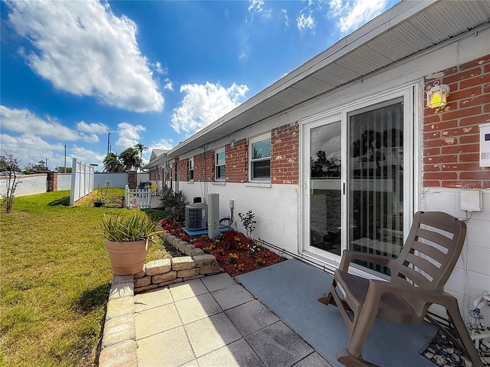 For Sale: $155,900 (2 beds, 1 baths, 765 Square Feet)