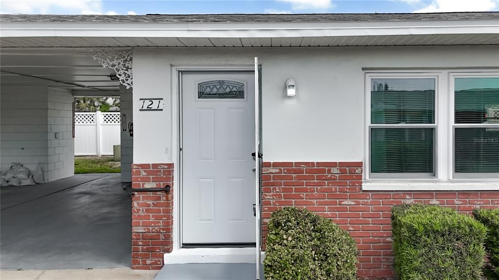 For Sale: $155,900 (2 beds, 1 baths, 765 Square Feet)