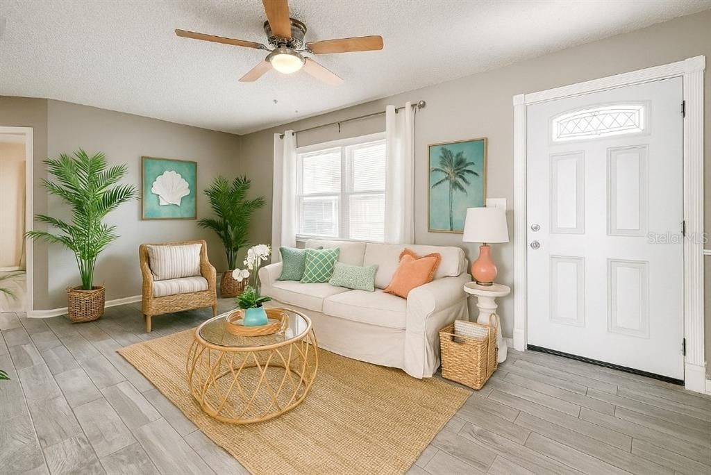 For Sale: $155,900 (2 beds, 1 baths, 765 Square Feet)