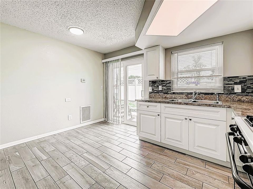 For Sale: $155,900 (2 beds, 1 baths, 765 Square Feet)