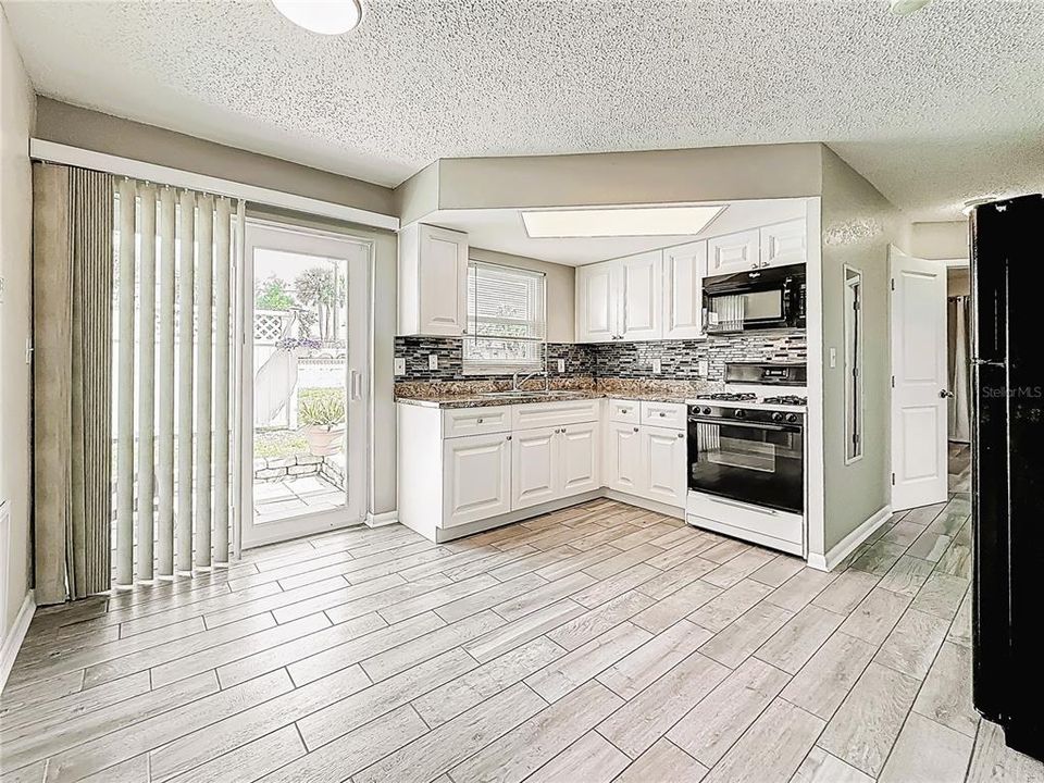 For Sale: $155,900 (2 beds, 1 baths, 765 Square Feet)