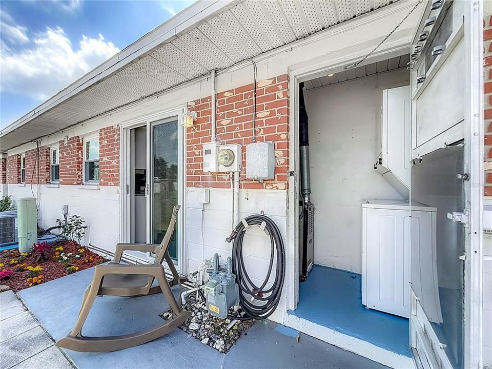 For Sale: $155,900 (2 beds, 1 baths, 765 Square Feet)