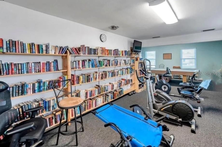 For Sale: $155,900 (2 beds, 1 baths, 765 Square Feet)