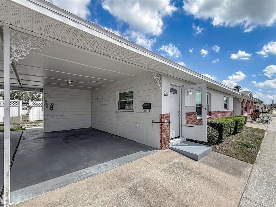 For Sale: $155,900 (2 beds, 1 baths, 765 Square Feet)