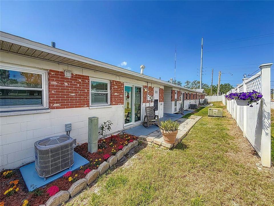 For Sale: $155,900 (2 beds, 1 baths, 765 Square Feet)