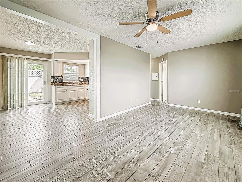 For Sale: $155,900 (2 beds, 1 baths, 765 Square Feet)