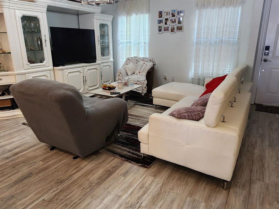 For Sale: $385,000 (3 beds, 2 baths, 1410 Square Feet)