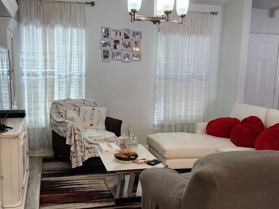 For Sale: $385,000 (3 beds, 2 baths, 1410 Square Feet)