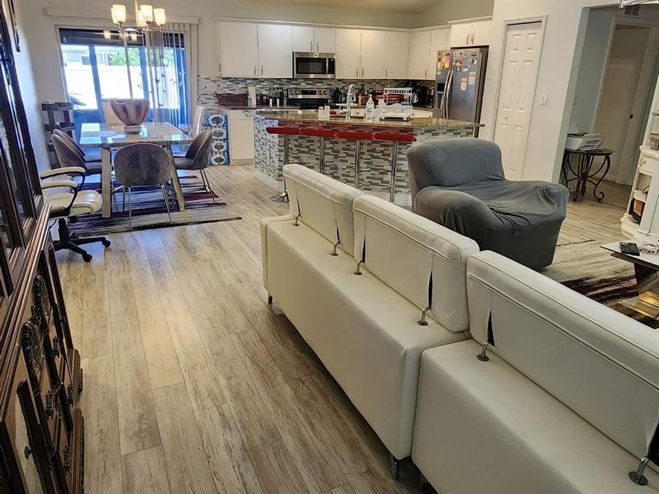 For Sale: $385,000 (3 beds, 2 baths, 1410 Square Feet)