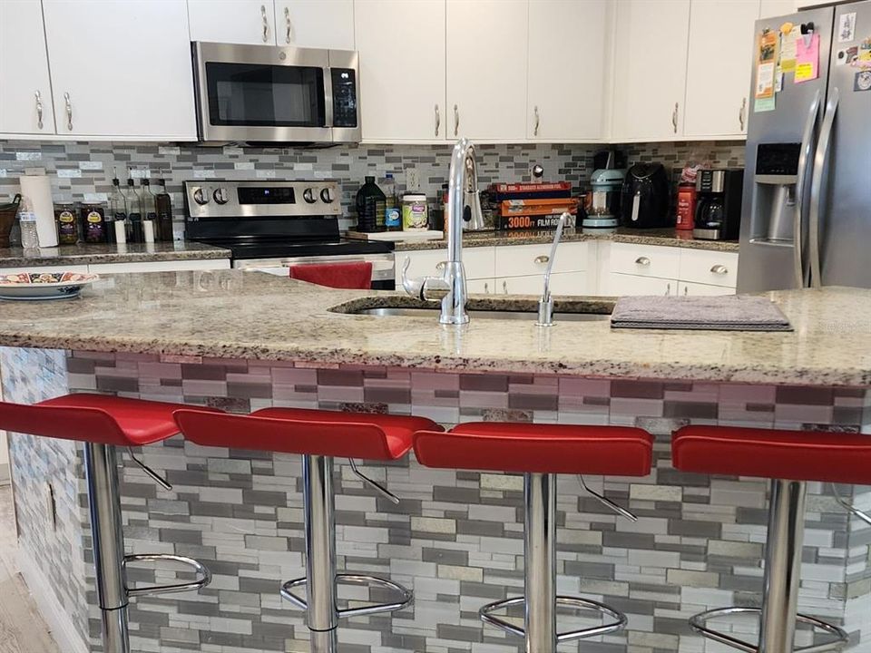 For Sale: $385,000 (3 beds, 2 baths, 1410 Square Feet)