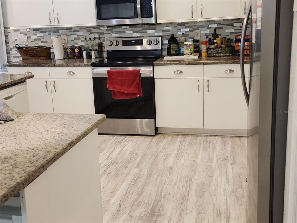 For Sale: $385,000 (3 beds, 2 baths, 1410 Square Feet)